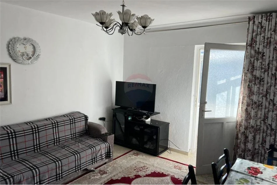 Tirane, jepet me qera apartament 1+1 Kati 5, 55 m² 400 € (Rruga Elbasanit)