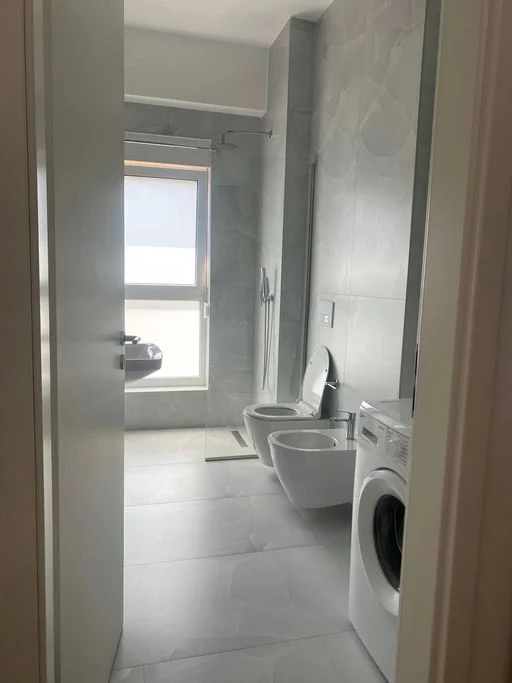 Tirane, jepet me qera apartament 1+1 Kati 7, 70 m² 550 € (Rruga "Ali Demi")