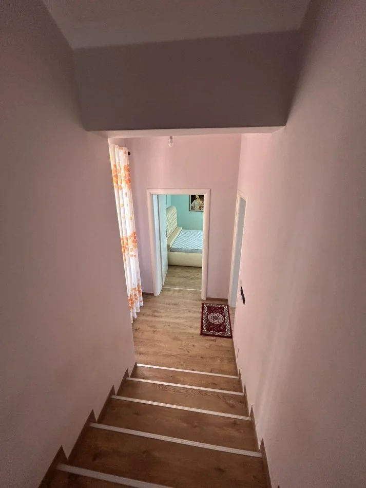 Tirane, jepet me qera Vile 2 Katshe Kati 2, 1.200 € 