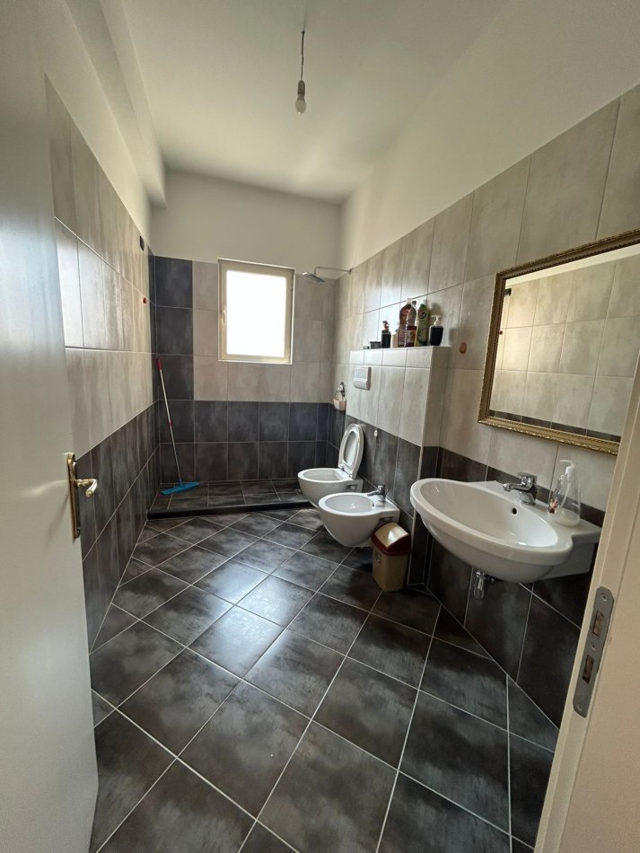 Tirane, jepet me qera Vile 2 Katshe Kati 2, 1.200 € 