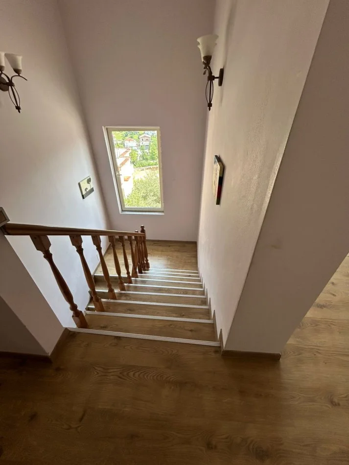 Tirane, jepet me qera Vile 2 Katshe Kati 2, 1.200 € 