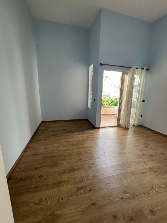Tirane, jepet me qera Vile 2 Katshe Kati 2, 1.200 € 