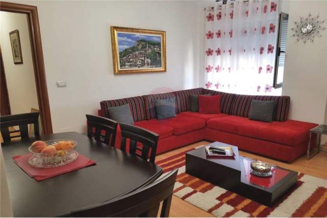Tirane, jepet me qera apartament 2+1+BLK Kati 5, 100 m² 450 Euro (Siri Kodra)