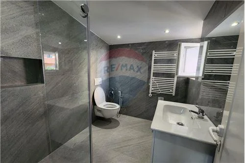 Tirane, jepet me qera apartament 1+1 , 55 m² 470 € (Arben Broci)