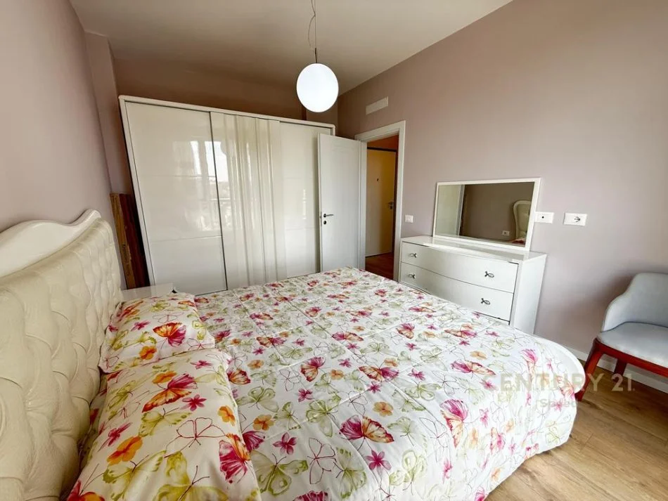 Tirane, jepet me qera apartament 1+1+Ballkon Kati 3, 63 m² 600 € (Siri Kodra)