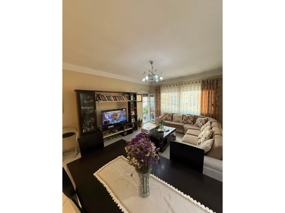 Tirane, shitet apartament 3+1 Kati 6, 122 m² 180.000 € (UNAZA E RE , ASTIR)