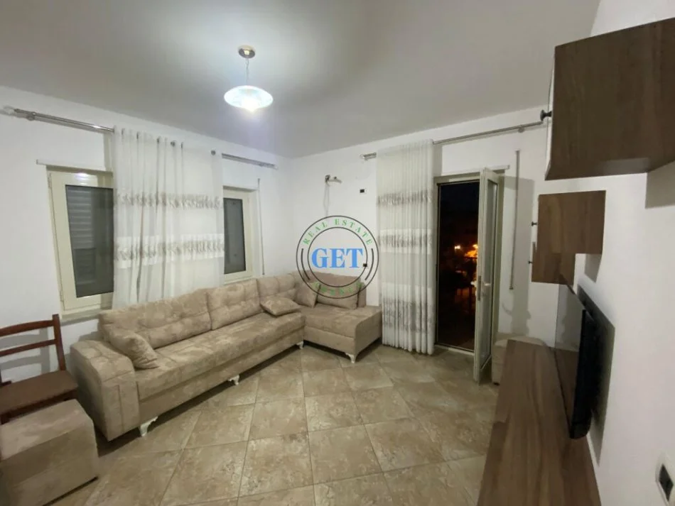 Durres, jepet me qera apartament 1+1+Ballkon Kati 3, 70 m² 300 € (Rrota e kuqe plazh ,Durres)