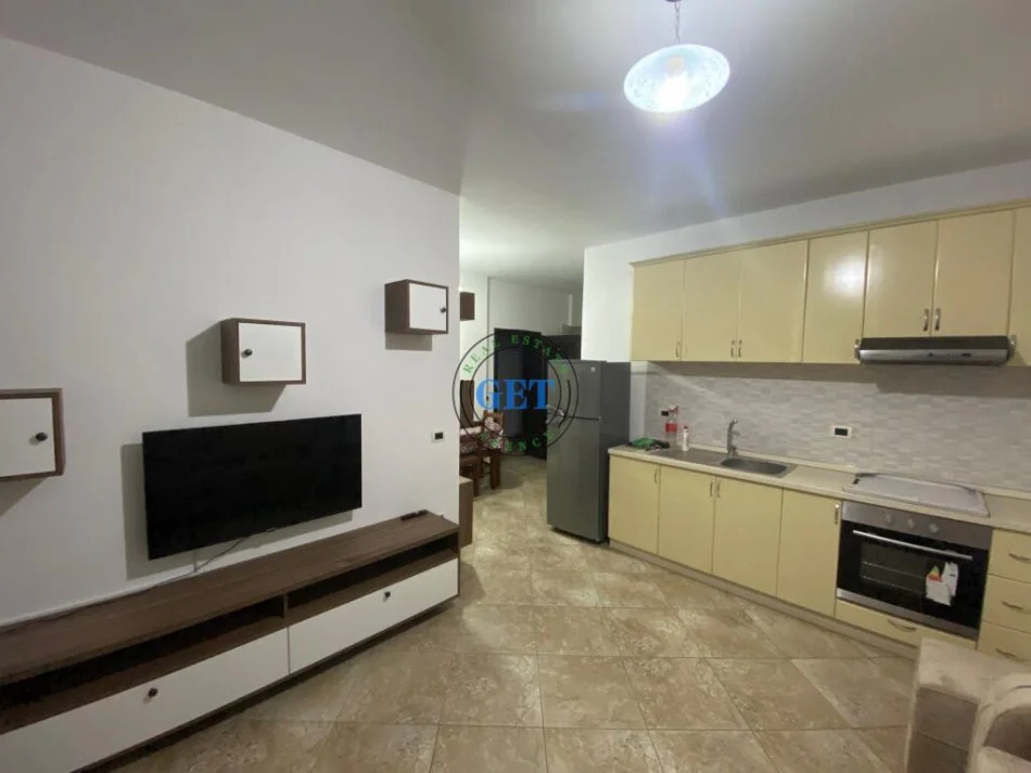 Durres, jepet me qera apartament 1+1+Ballkon Kati 3, 70 m² 300 € (Rrota e kuqe plazh ,Durres)