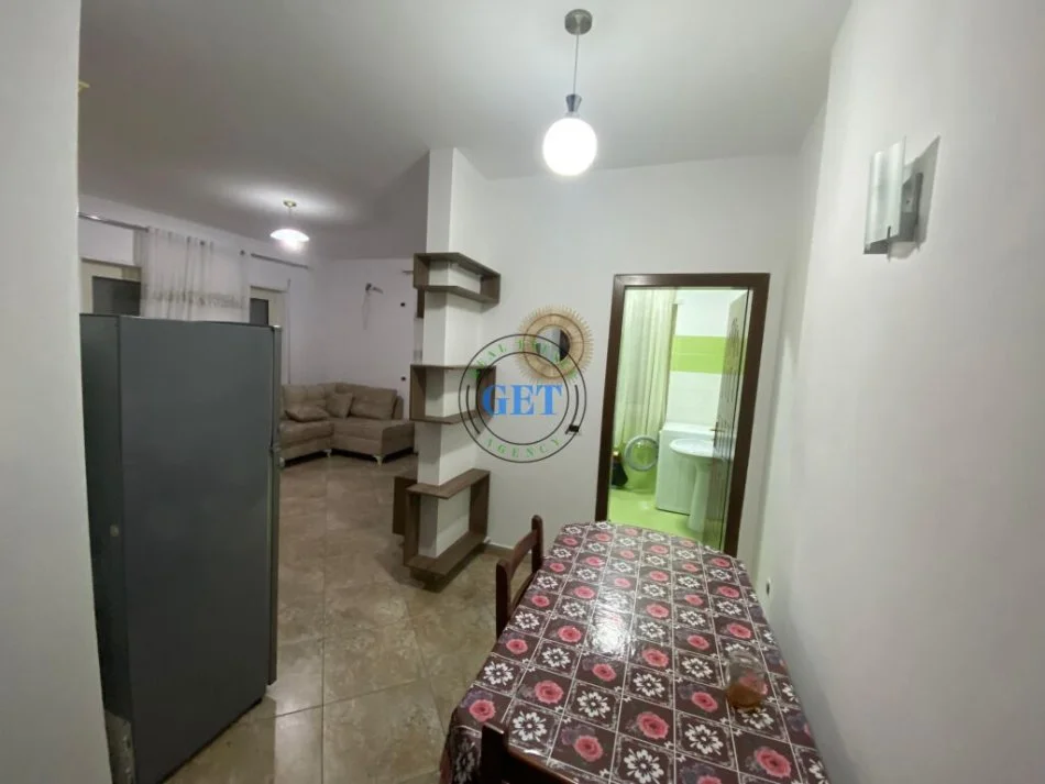 Durres, jepet me qera apartament 1+1+Ballkon Kati 3, 70 m² 300 € (Rrota e kuqe plazh ,Durres)