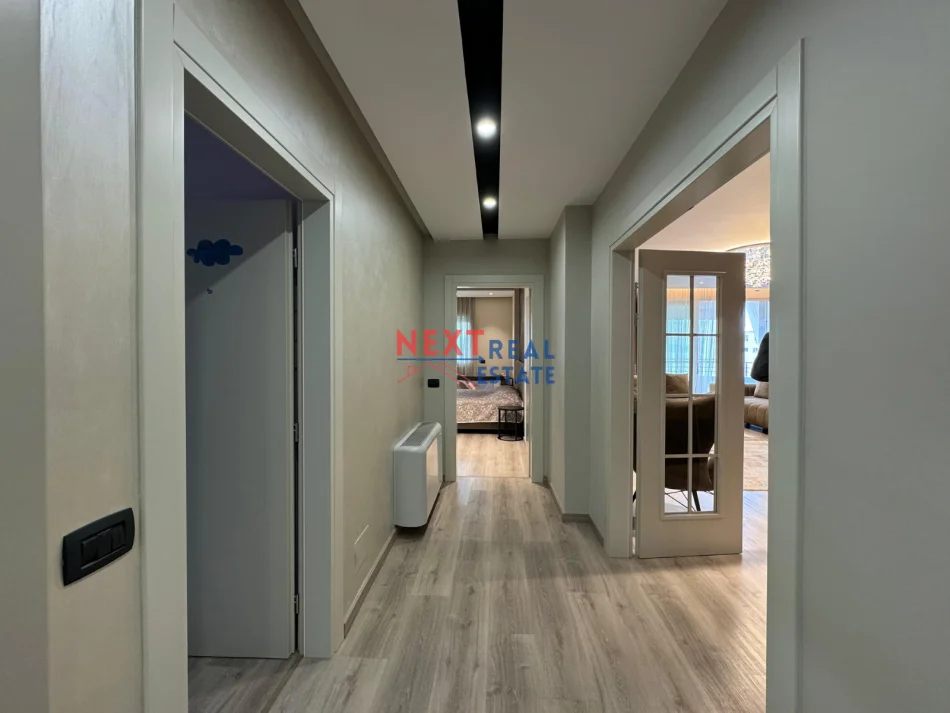 Vlore, shitet apartament 3+1+Aneks+Ballkon , 204 m² 612.000 € (LUNGOMARE)