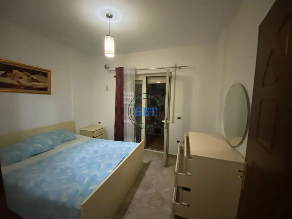 Durres, jepet me qera apartament 1+1+Ballkon Kati 3, 70 m² 300 € (Rrota e kuqe plazh ,Durres)