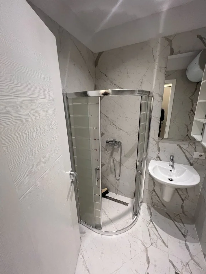 Tirane, jepet me qera apartament 2+1 Kati 3, 106 m² 1.200 € (liqeni thate)