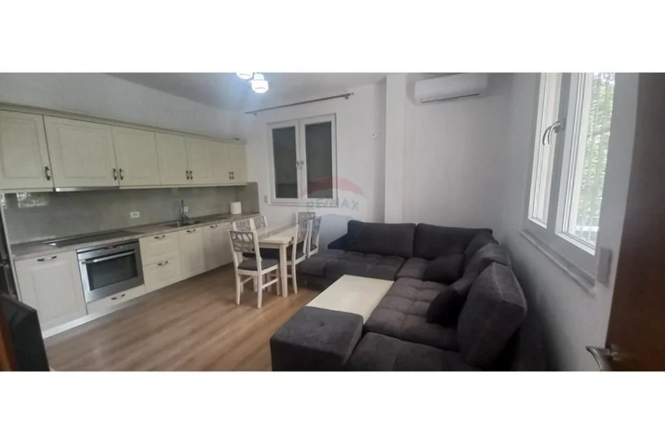 Tirane, jepet me qera Vile 3+1 Kati 1, 700 € (Vilat Gjermane)