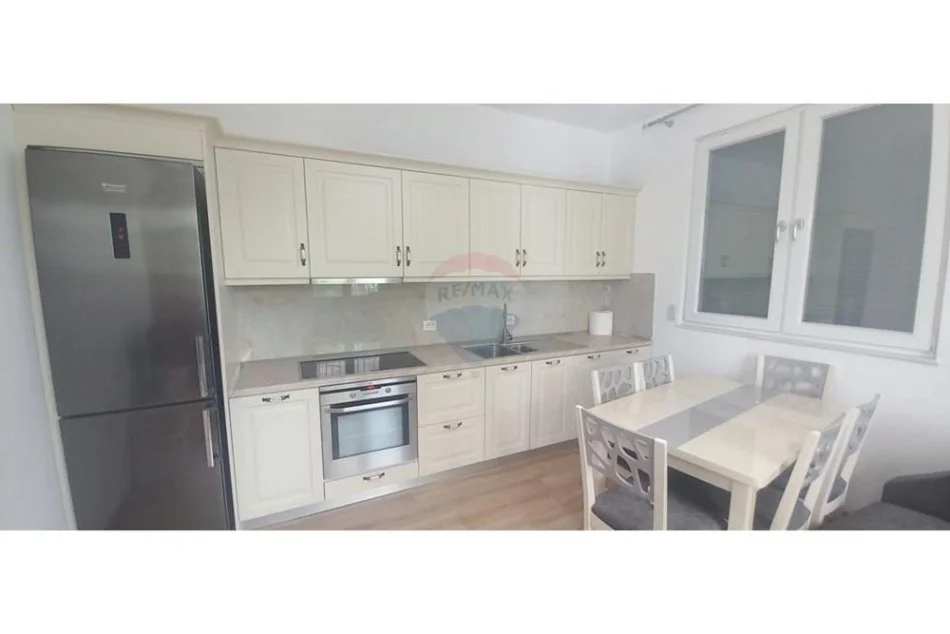 Tirane, jepet me qera Vile 3+1 Kati 1, 700 € (Vilat Gjermane)