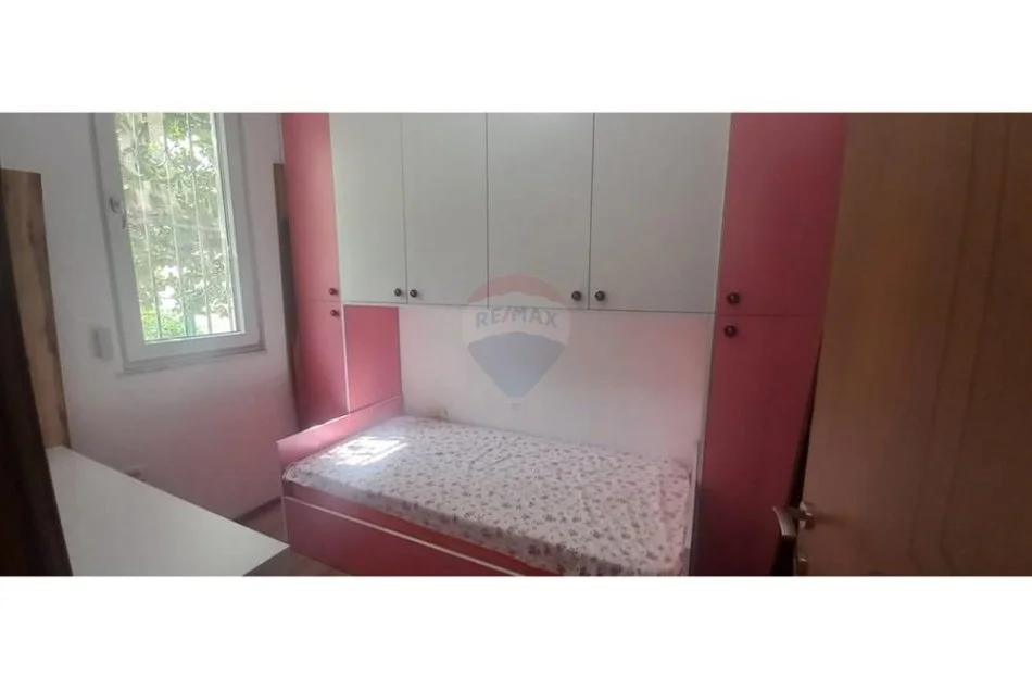 Tirane, jepet me qera Vile 3+1 Kati 1, 700 € (Vilat Gjermane)