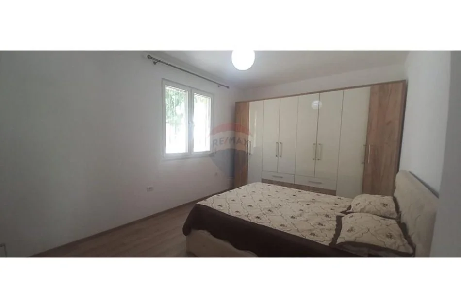 Tirane, jepet me qera Vile 3+1 Kati 1, 700 € (Vilat Gjermane)