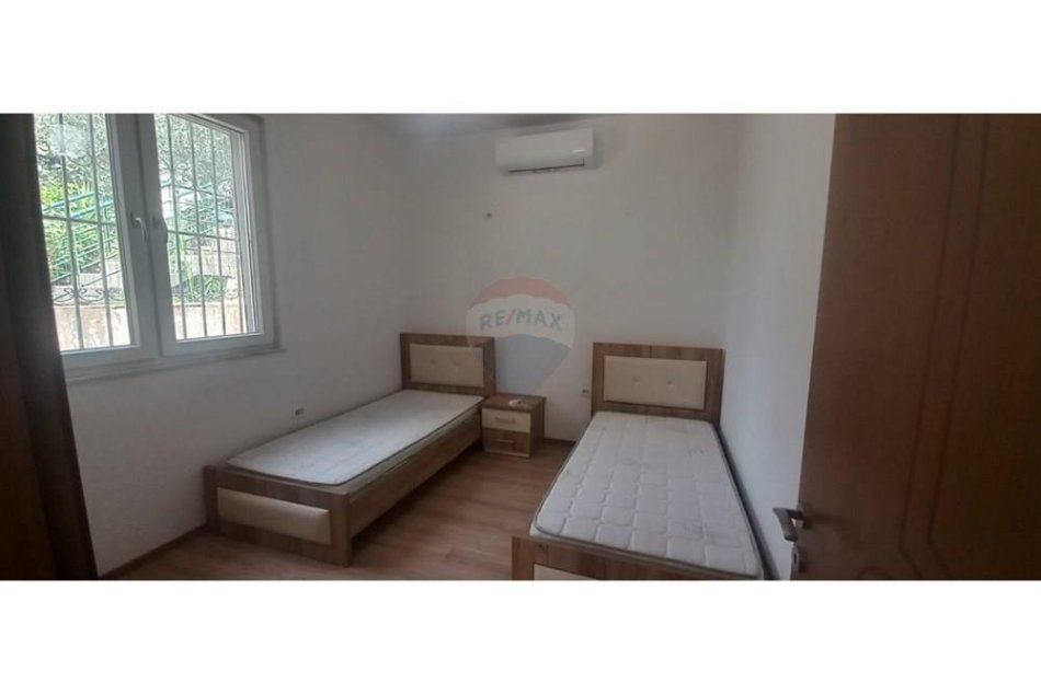 Tirane, jepet me qera Vile 3+1 Kati 1, 700 € (Vilat Gjermane)