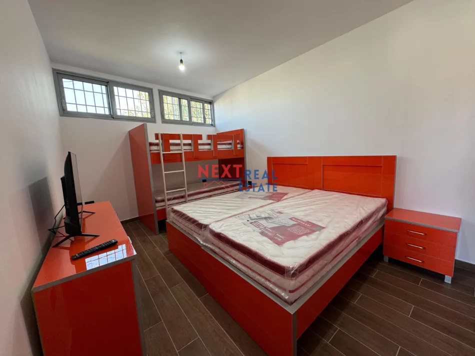 Vlore, jepet me qera shtepi 1+1+Ballkon , 250 € (CENTRALE)