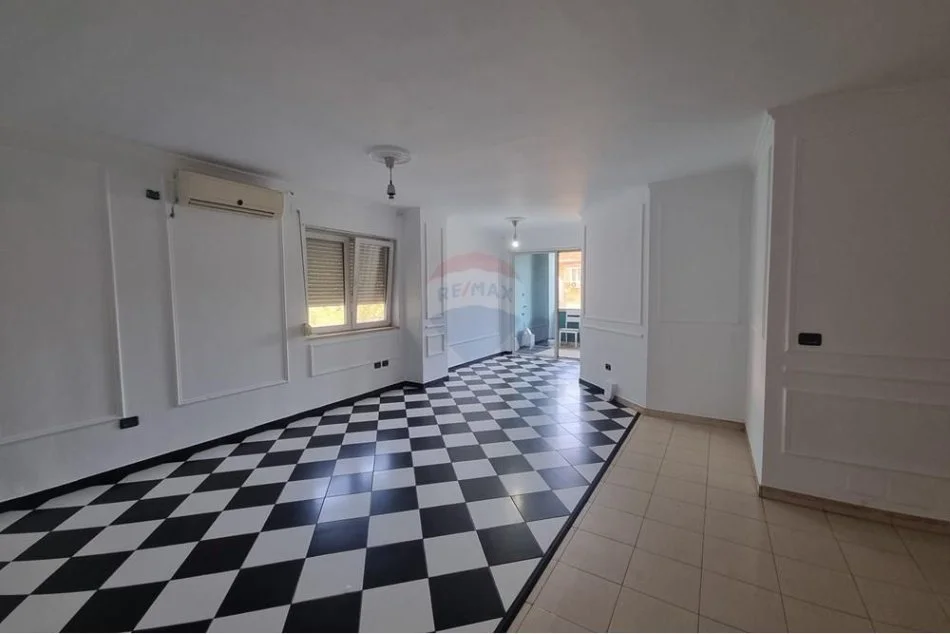 Tirane, shitet apartament 2+1+Ballkon Kati 4, 136 m² 272.000 € (Materniteti i Ri)