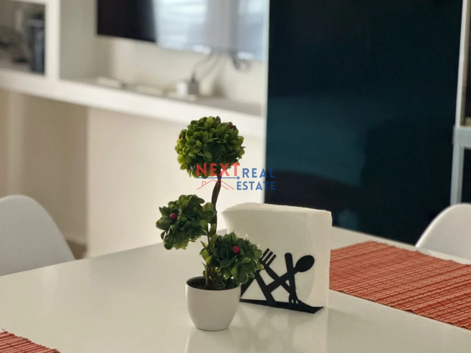 Vlore, jepet me qera apartament 1+1+Ballkon Kati 5, 55 m² 400 € (LUNGOMARE)