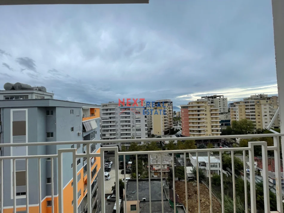 Vlore, jepet me qera apartament 1+1+Ballkon , 86 m² 350 € (LUNGOMARE)