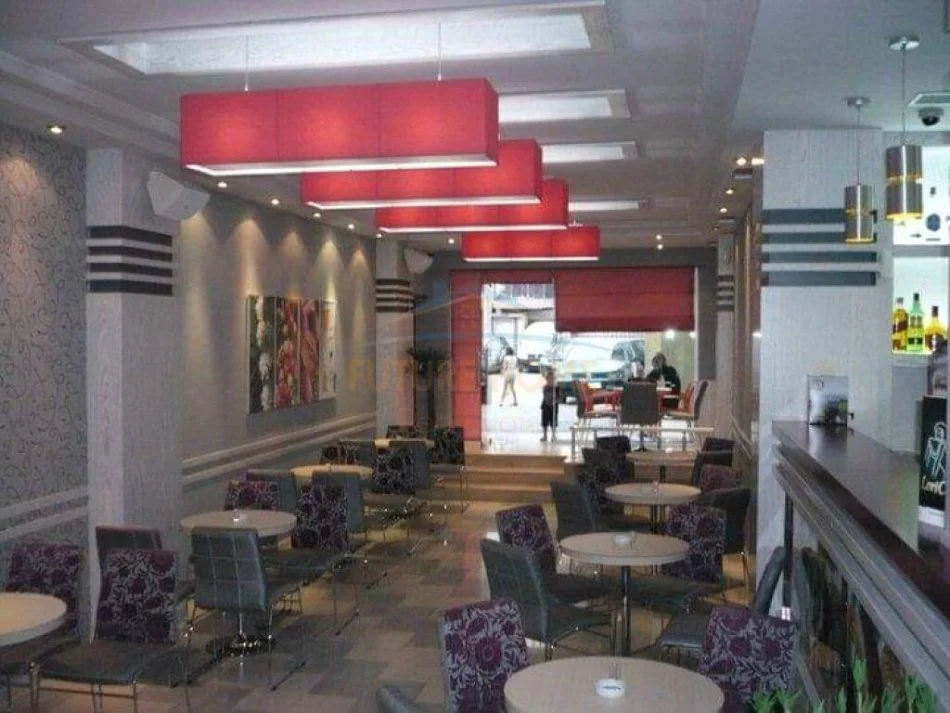 Tirane, shitet ambjent biznesi Kati 0, 260 m² 270.000 € (Pallati me shigjeta)