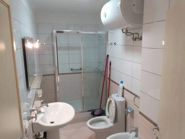 Tirane, jepet me qera apartament 3+1+BLK Kati 4, 145 m² 650 Euro (Rruga Eduart Mano)