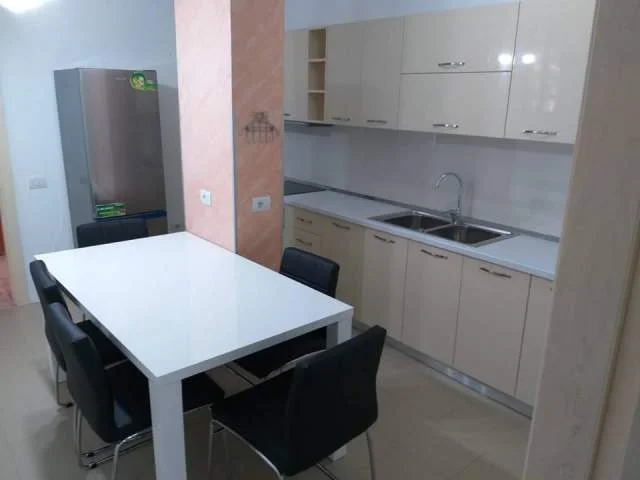 Tirane, jepet me qera apartament 3+1+BLK Kati 4, 145 m² 650 Euro (Rruga Eduart Mano)