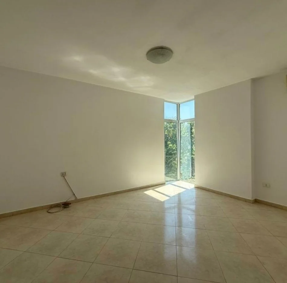 Tirane, jepet me qera apartament 2+1 Kati 0, 138 m² 1.200 € 