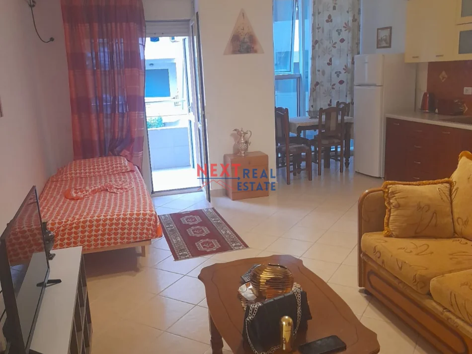 Vlore, jap me qera apartament 1+1+Ballkon , 70 m² 300 € (LUNGOMARE)