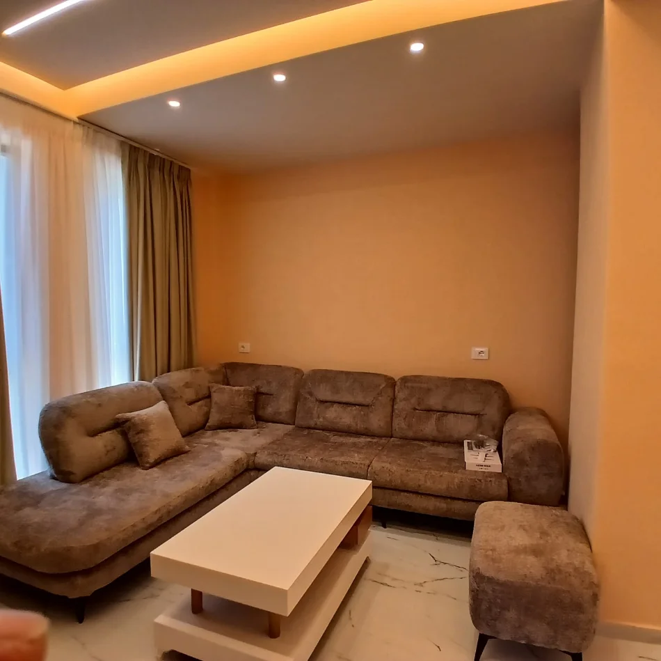 Tirane, jepet me qera apartament 1+1+Ballkon Kati 4, 68 m² 400 € (ne rrugen e Dibres Tirane)