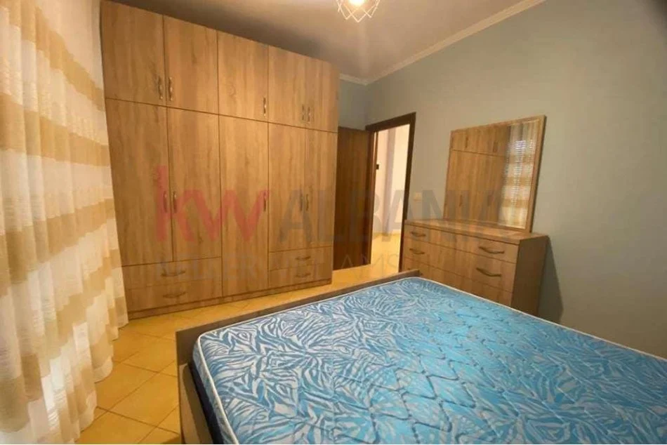 Tirane, shitet apartament 1+1+Ballkon Kati 5, 74 m² 135.000 € (Don Bosko)