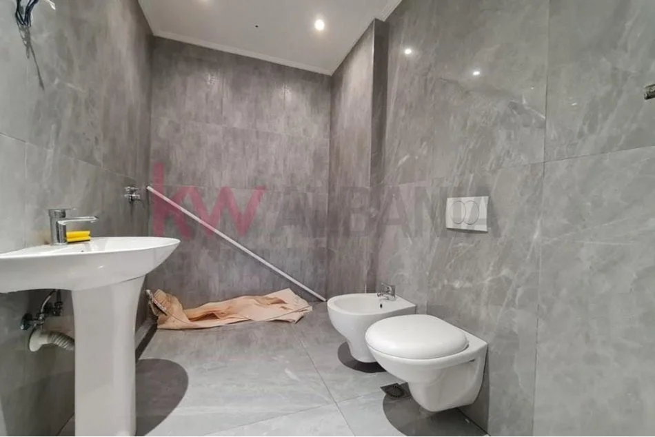 Tirane, jepet me qera zyre Kati 2, 162 m² 1.500 € (Rruga Dervish Hima)