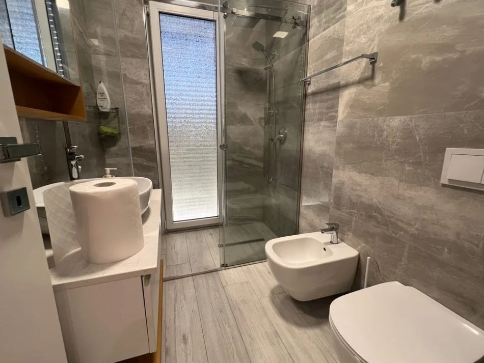 Tirane, shitet apartament 2+1+Ballkon Kati 6, 116 m² 210.000 € 