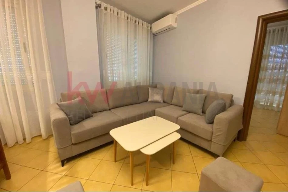Tirane, shitet apartament 1+1+Ballkon Kati 5, 74 m² 135.000 € (Don Bosko)