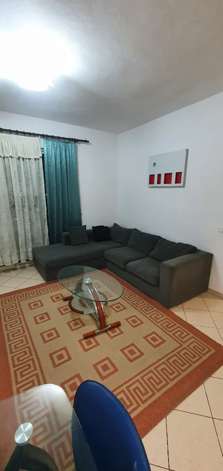 Tirane, jepet me qera apartament 1+1+Ballkon Kati 7, 72 m² 300 € (Rruga Loni Ligori, Rafaelo 2002 rezidence)