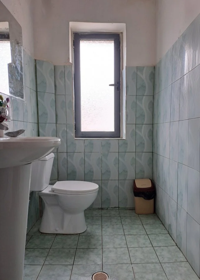 Korce, jap me qera apartament 1+1 Kati 4, 56 m² 160 € (Rruga 1 maj, Maliq)