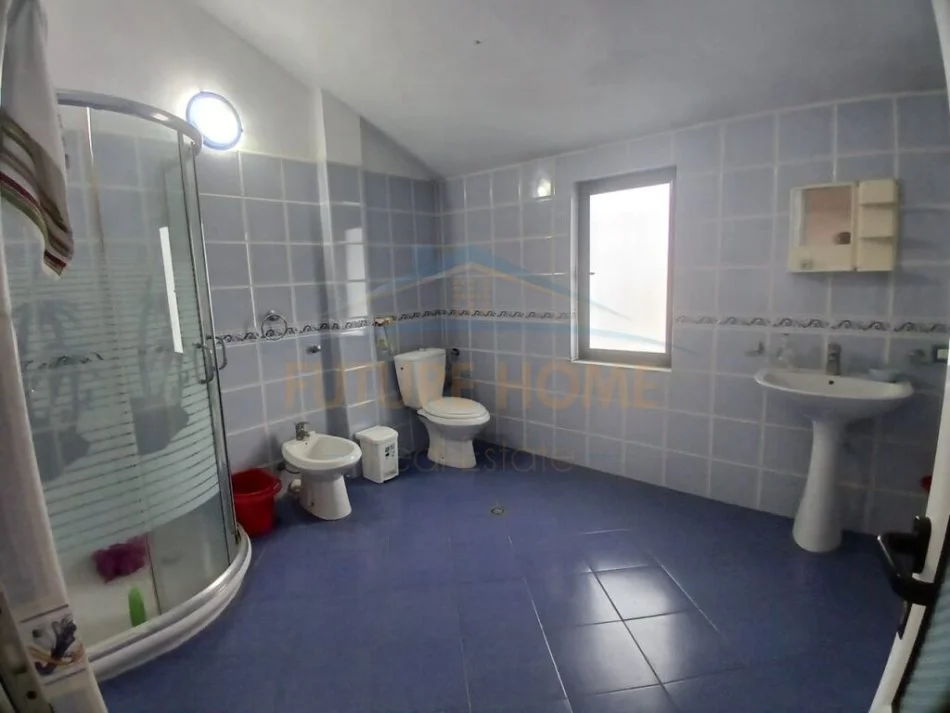 Shkozet, jepet me qera shtepi , 256 m² 2.000 € (Durres)