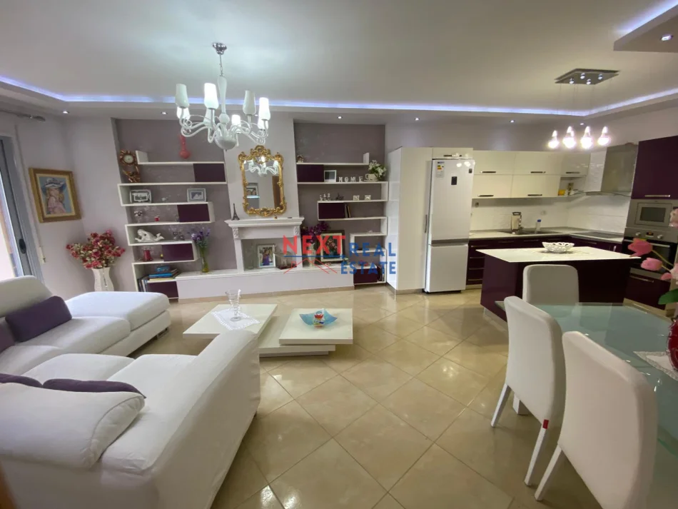 Vlore, jepet me qera apartament 2+1+Ballkon , 96 m² 350 € (SHKOLLA ALI DEMI VLORE)