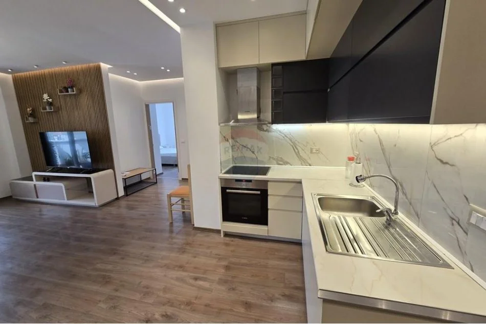 jepet me qera apartament 2+1+Aneks+Ballkon Kati 5, 98 m² 700 € (Don Bosko)