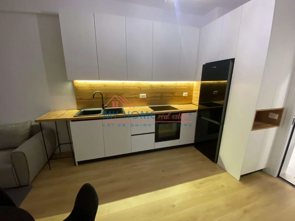 Tirane, jepet me qera apartament 1+1+Ballkon Kati 3, 50 m² 450 € (Rruga Pasho Hysa, Kompleksi Kadiu)