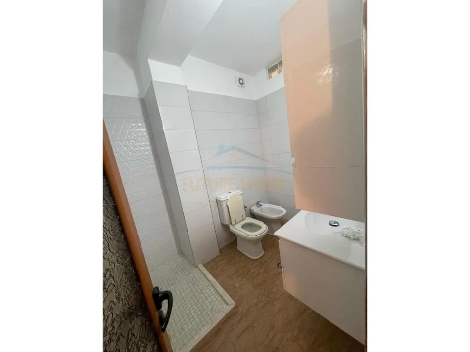 Durres, jepet me qera apartament 3+1+Ballkon Kati 5, 129 m² 500 € (Markatës, Durrës)