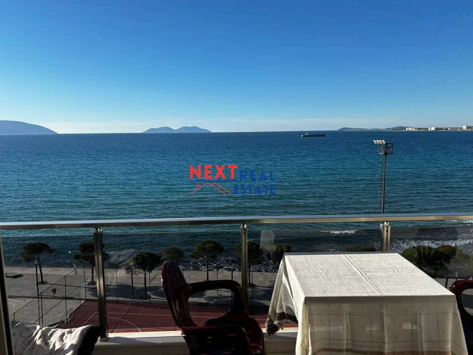 JEPET ME QERA AFATGJATE APARTAMENT 1+1 ME PAMJE NGA DETI NE LUNGOMARE, VLORE