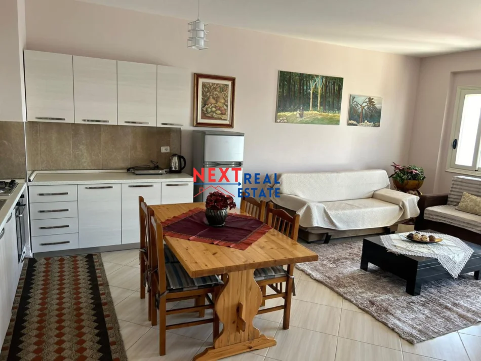 JEPET ME QERA AFATGJATE APARTAMENT 1+1 ME PAMJE NGA DETI NE LUNGOMARE, VLORE