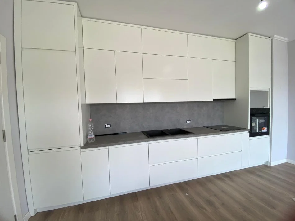 Tirane, jepet me qera apartament 2+1+Ballkon Kati 2, 90 m² (Bulevardi i Ri)