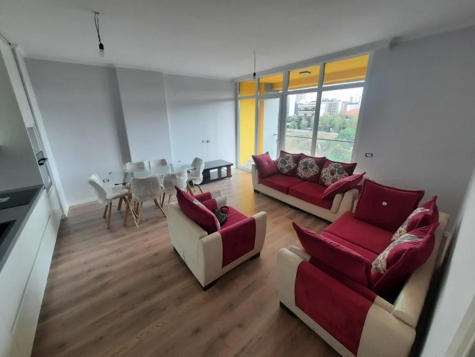 Tirane, jepet me qera apartament 2+1+Ballkon Kati 2, 90 m² (Bulevardi i Ri)