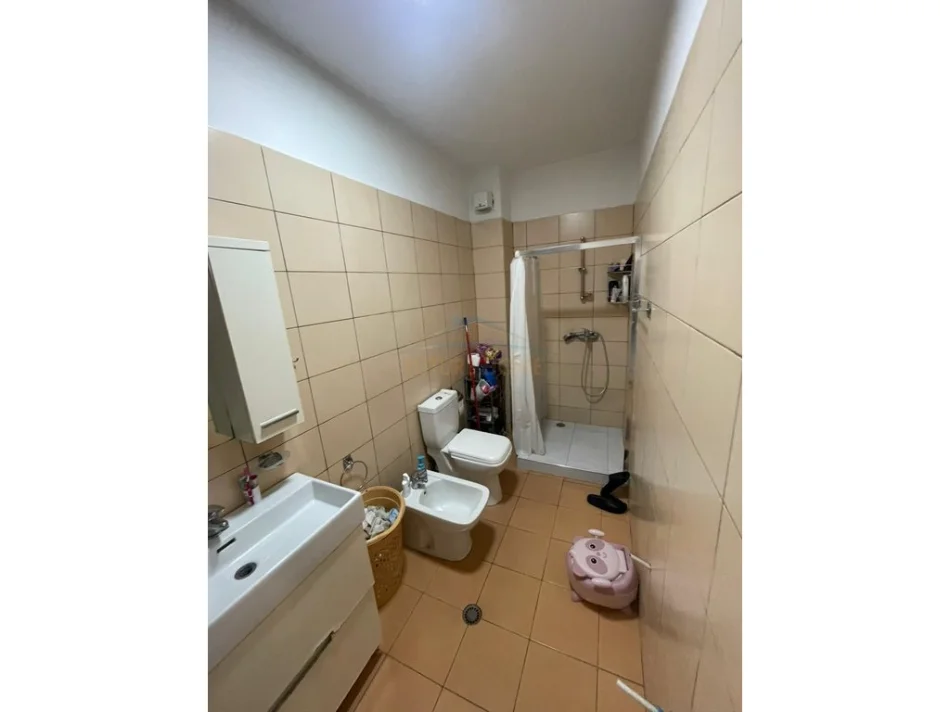 Tirane, shitet apartament 1+1 Kati 4, 61 m² 120.000 € (MARTENITETI I RI)