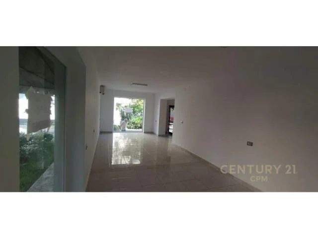 Tirane, jepet me qera ambjent biznesi Kati 0, 115 m² 350 Euro (Ali Demi)
