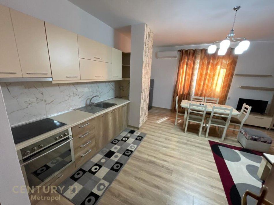 Tirane, jepet me qera apartament 2+1 Kati 8, 115 m² 700 € (zogu i zi)