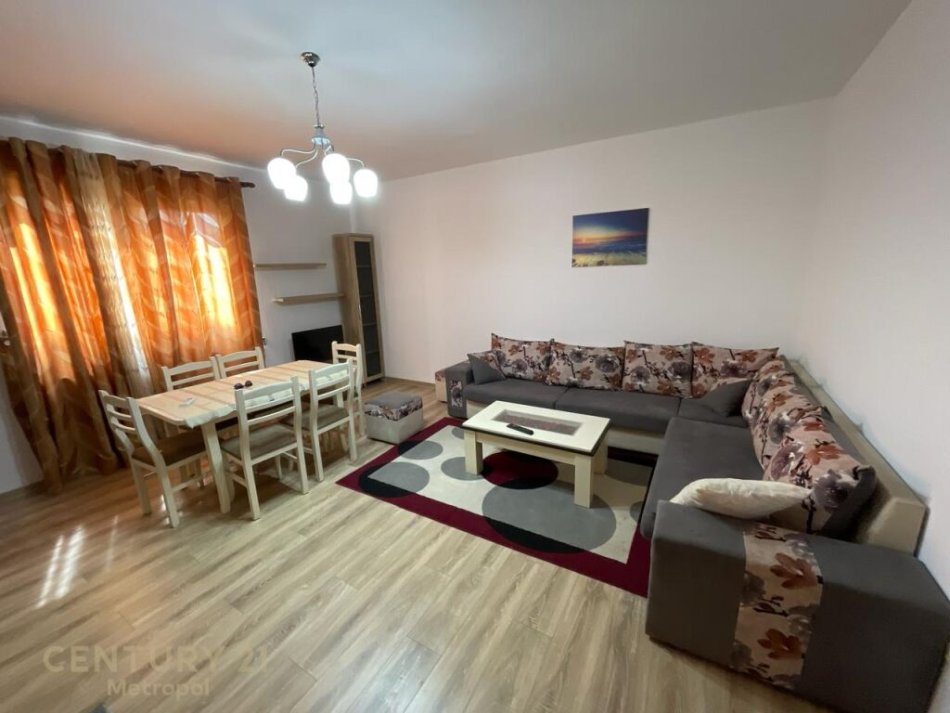 Tirane, jepet me qera apartament 2+1 Kati 8, 115 m² 700 € (zogu i zi)